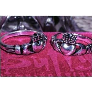   the Vampire Slayer/Angel Claddagh Ring Prop Replica Toys & Games