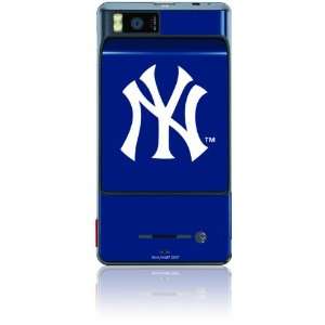  Skinit Protective Skin for DROID X (MLB NY YANKEES) Cell 