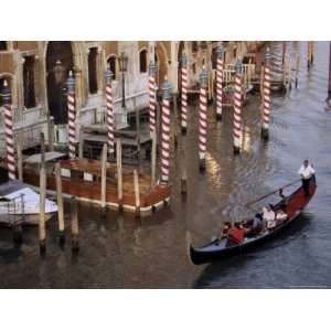  Gondola on the Grand Canal, Venice, Veneto, Italy, Europe 