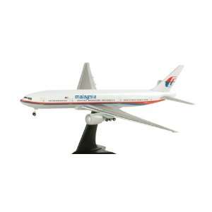   Herpa Wings Malaysia Airlines B777 200 Model Airplane 