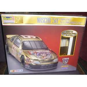   Gold Commemorative Chevy 1/24 Scale Plastic Model Kit Toys & Games