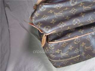    owned Louis Vuitton Monogram Sac Chasse Shoulder Bag Good Condition