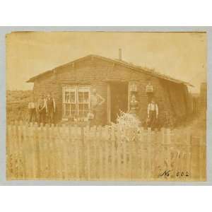  JC Cram sod house,Loup County,NE,Family,1886,fence