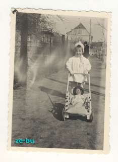 1944s PHOTO SWEET GIRL w/ NICE DOLL in CARRIAGE PRAM  
