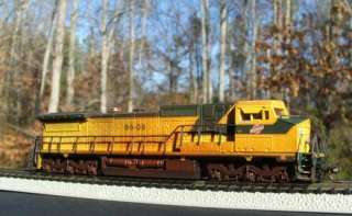 CNW DASH 8 40CW #8606 WEATHERED N Scale Diesel Locomotive  