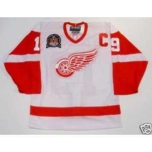  STEVE YZERMAN Red Wings CCM Authentic Jersey 1997 CUP 