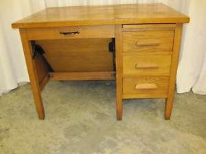   Desk w Pull Out Manual Typewriter Area UNUSUAL FIND Great Condition