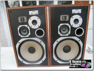  speakers, sound and look nice. The wood cabinets are in fair to good 