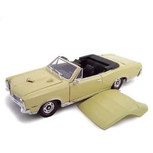  1967 Pontiac GTO Convertible Cream 1/24 Diecast Model 