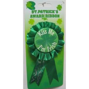   Kiss Me Im Irish & Happy St. Patricks Day Pins 2ct. Toys & Games