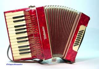 VINTAGE GERMAN PIANO ACCORDION + CASE / WELTMEISTER   32 BASS   GREAT 