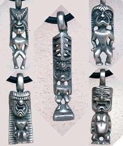 Colgante de peltre de hawaiano Tikis (5 tipos a elegir entre). Elija 