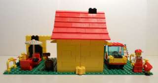 VINTAGE LEGO SET CUSTOM #560 TOWN HOUSE W/ FIGS , CAR & MORE  