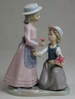Nao by Lladro rare figurine Making A Bunch girls with flowers  